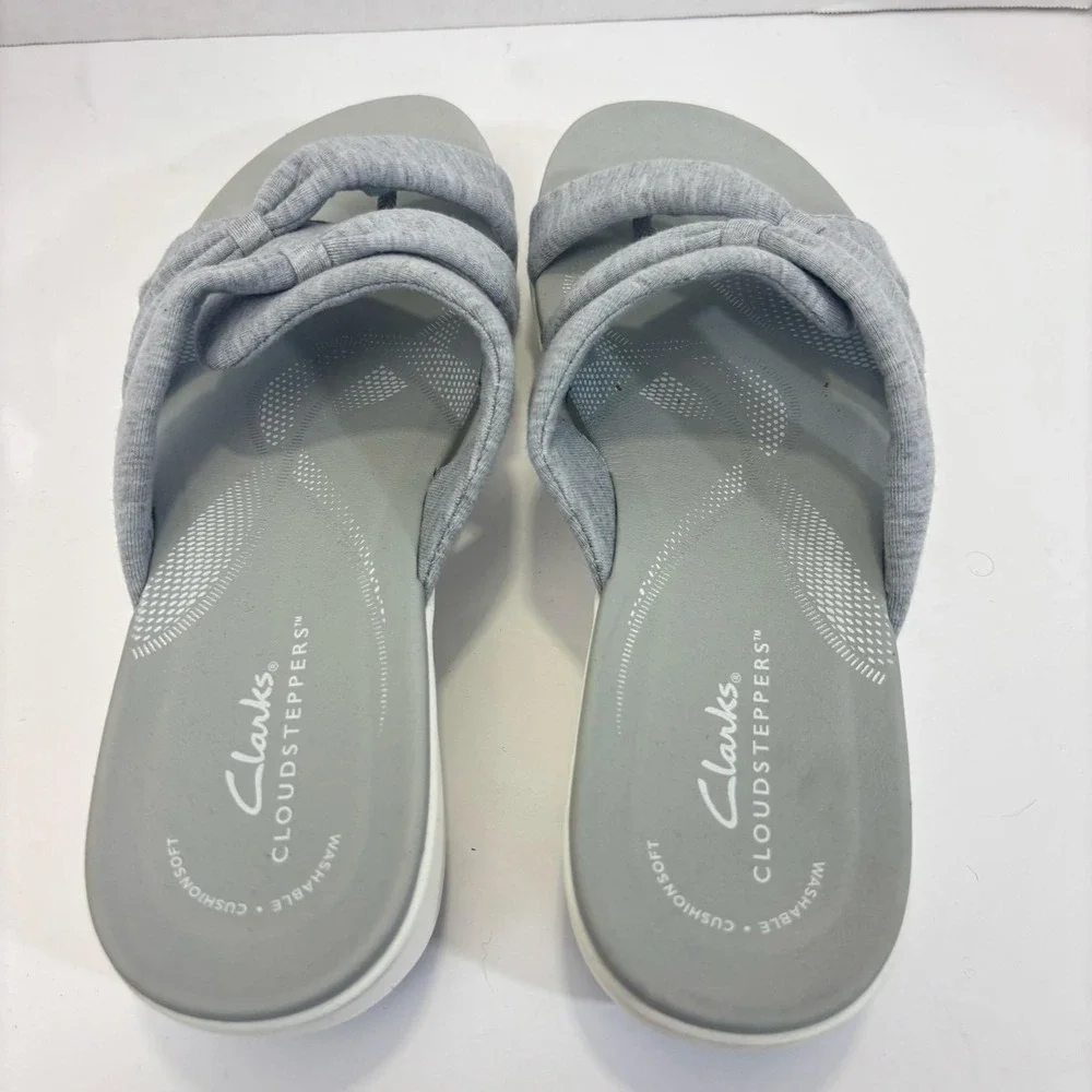 NEW Clarks Cloudsteppers Wedge Sandals Womens Size 7M Gray Thong Comfort Knit
